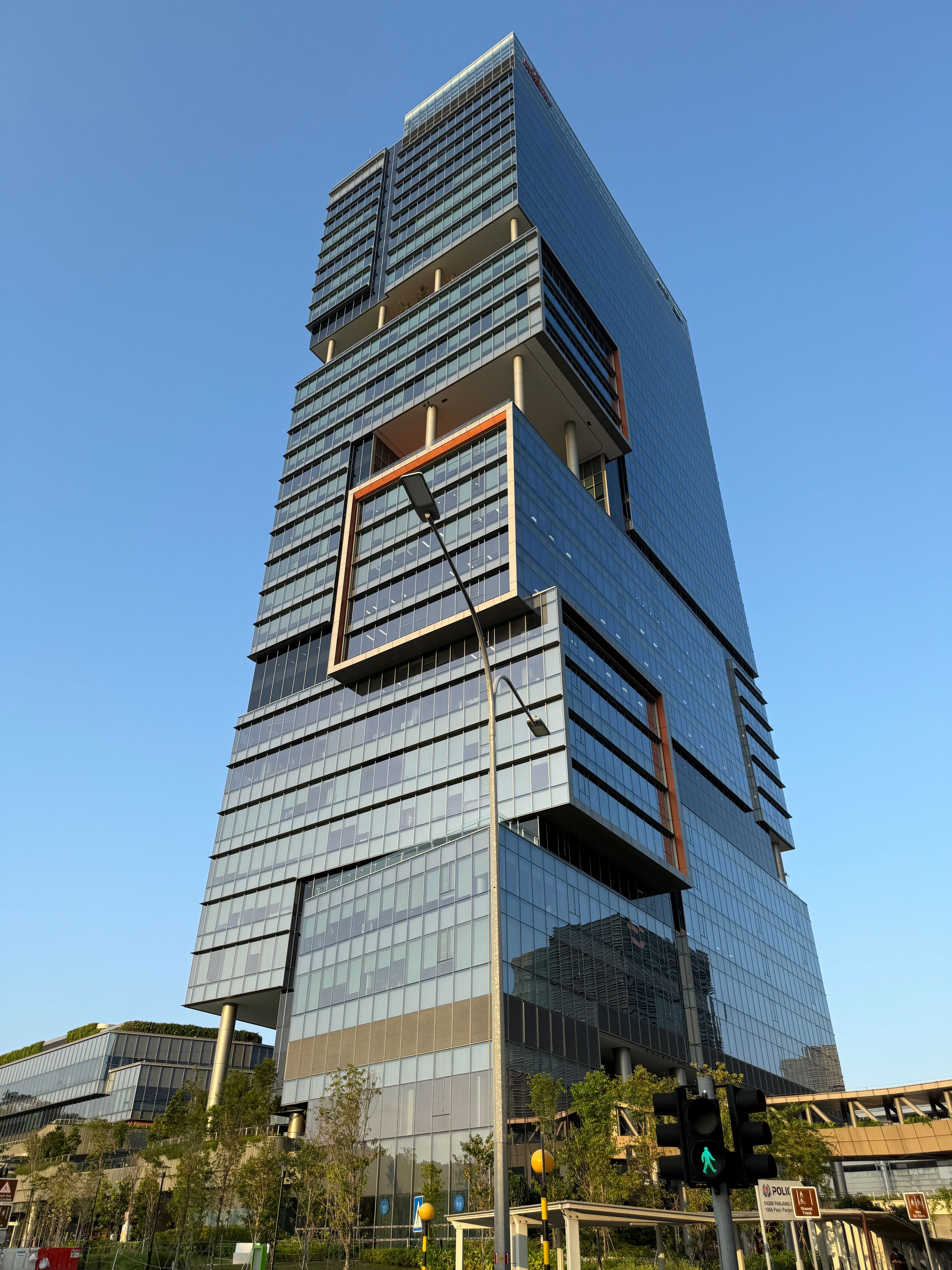 KCSGオフィスが入居するLabrador Tower